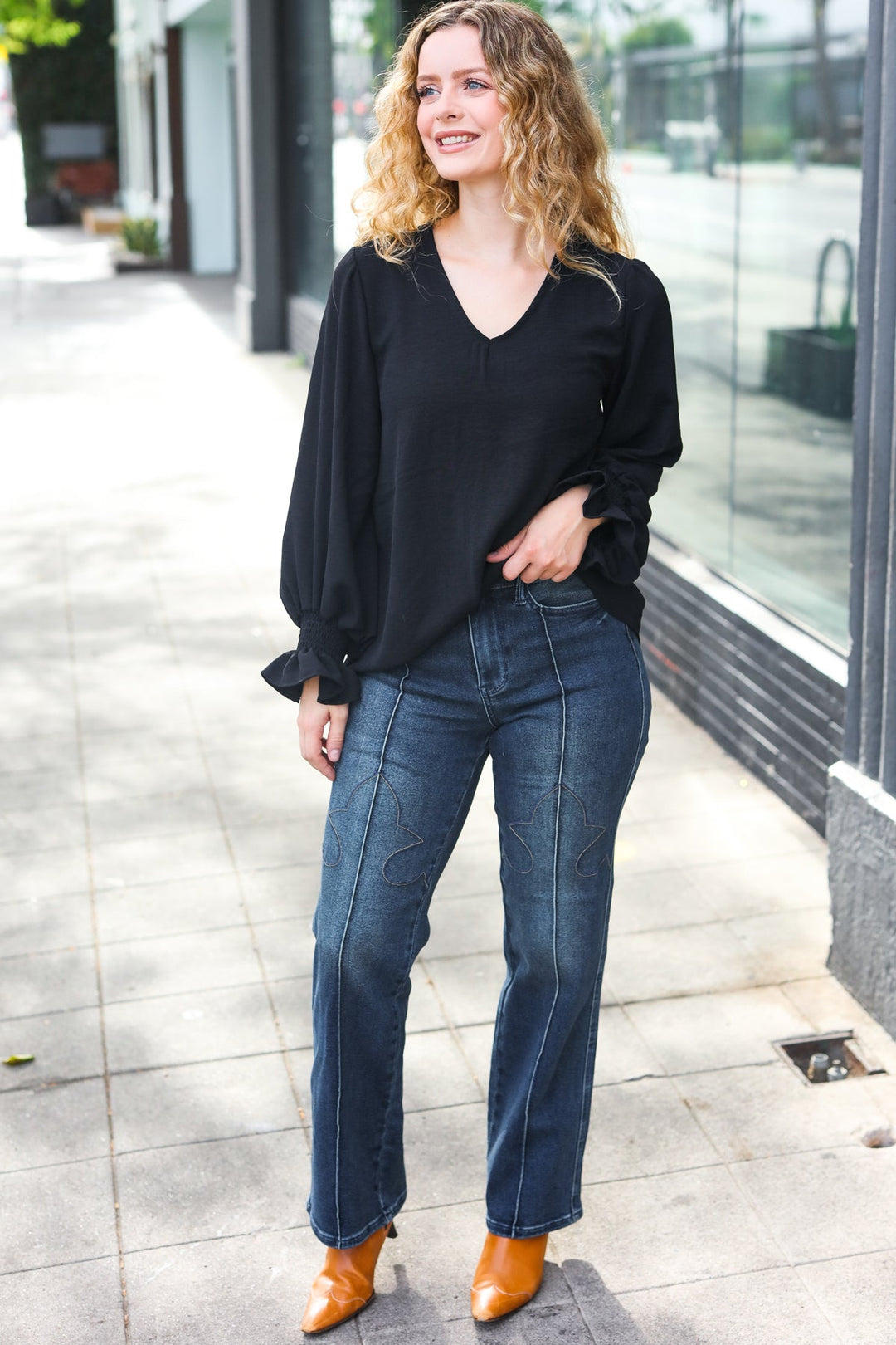 Classic Lines - Bubble-Sleeve Top - Black