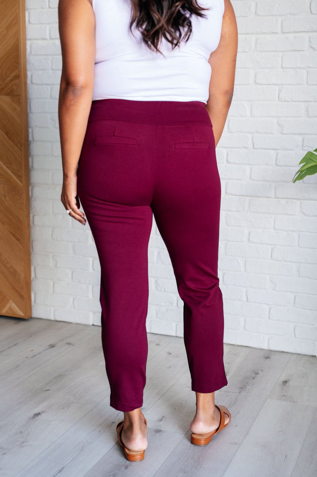 Magic Skinny Ankle Crop Pants - Wine