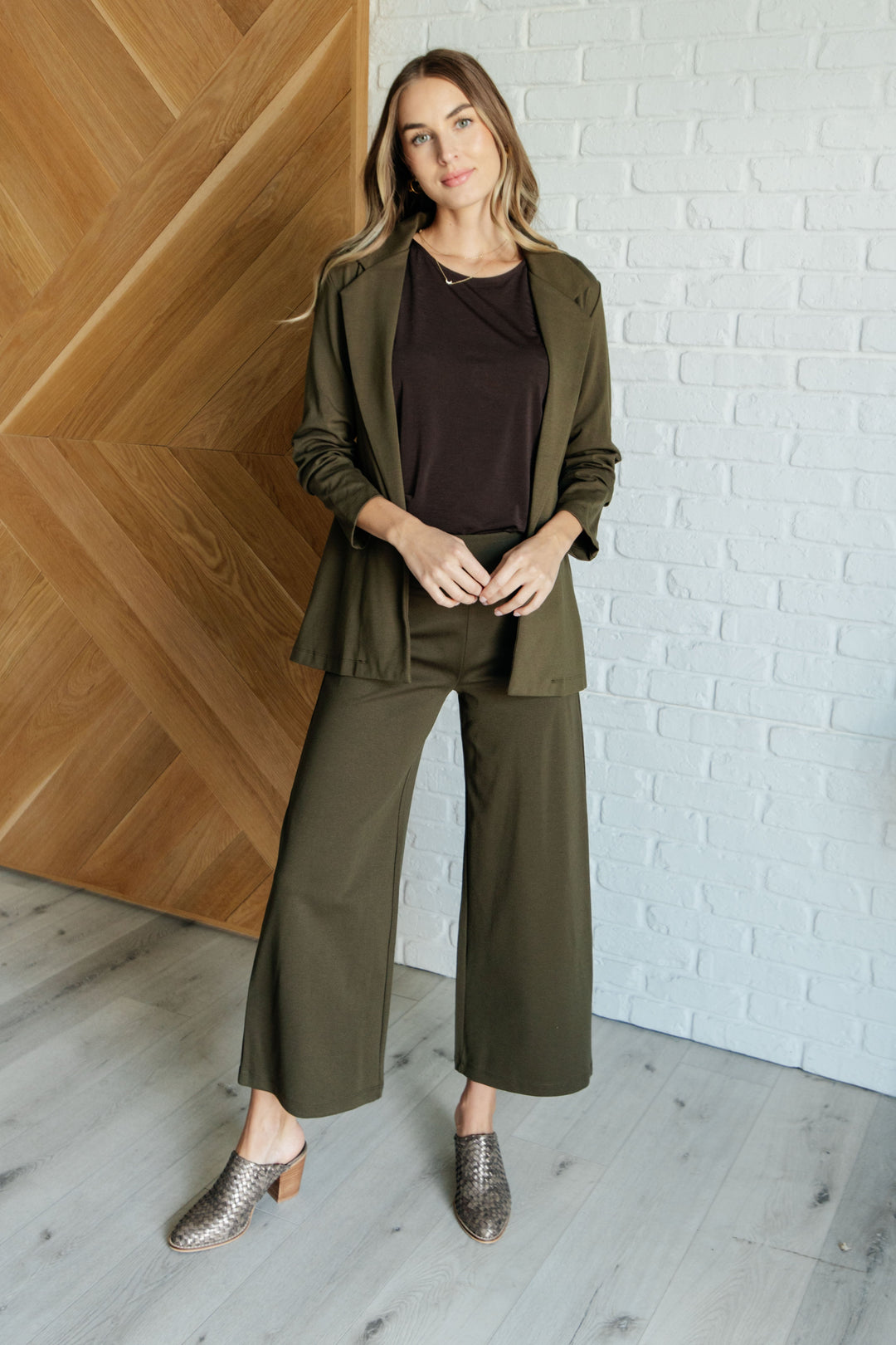 Magic Wide-Leg Crop Pants in Olive